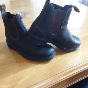 Blundstone Boots size 4.5 AU Chisel Toe